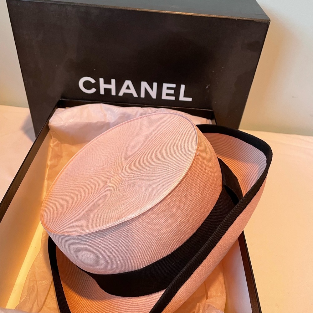 WINTER SPECIAL SALE ‼️ Authentic Vintage Chanel pink straw hat.